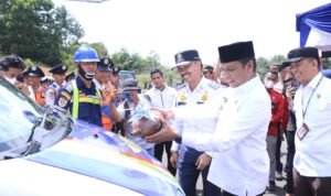 Pj Walikota Launching Mobil Layanan Cepat LPJU dan Bus TMP